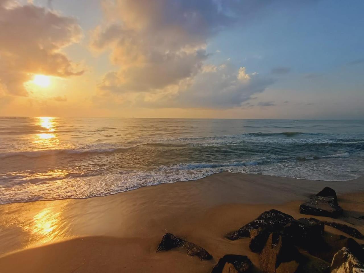 פונדיצ'רי Dream Promenade Beach View מראה חיצוני תמונה