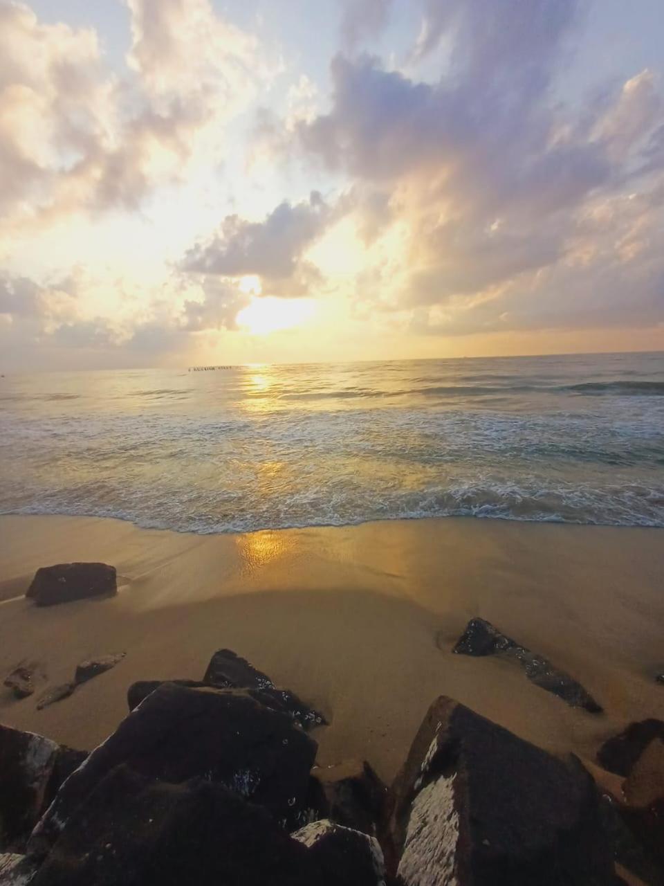 פונדיצ'רי Dream Promenade Beach View מראה חיצוני תמונה
